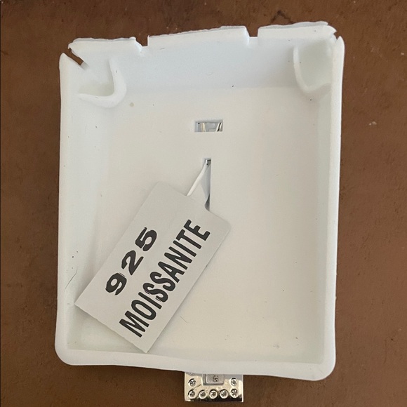 2.0 CTW .925 Silver/Moissanite Cross Pendant - Picture 2 of 4